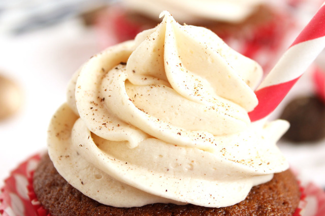Gingerbread Latte Cupcakes with Eggnog Buttercream | The Suburban Soapbox