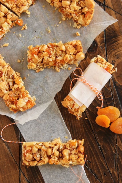 Apricot Macadamia Kind Bars | The Suburban Soapbox #granolabar #baking #kindbar
