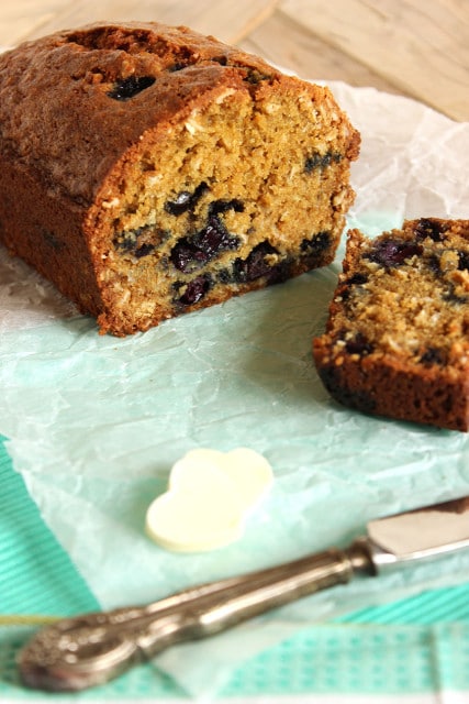 Blueberry Oatmeal Muffin Bread | The Suburban Soapbox #baking #bread #wholewheat
