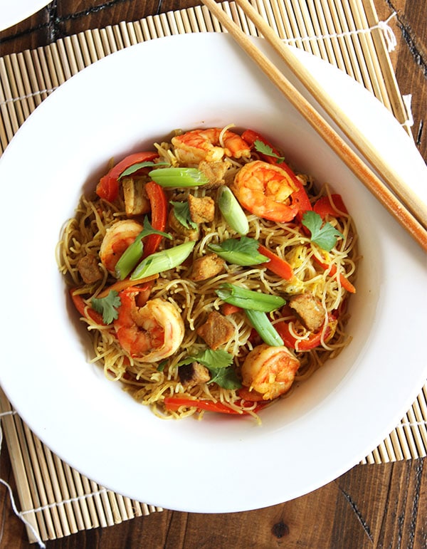 Spicy Singapore Noodles (Singapore Mei Fun) | The Suburban Soapbox #copycatrecipe #takeout #chinese