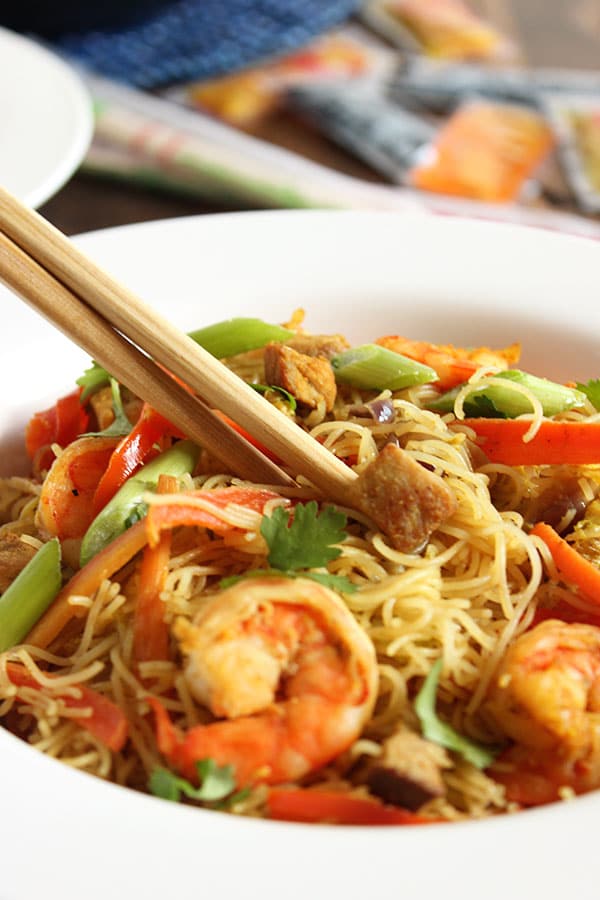 Spicy Singapore Noodles (Singapore Mei Fun) | The Suburban Soapbox #copycatrecipe #takeout #chinese