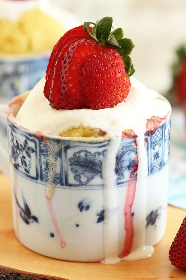 Strawberry and Cream Mug Cake | The Suburban Soapbox #mugcake #baking