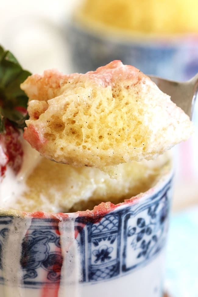 Strawberry and Cream Mug Cake | The Suburban Soapbox #mugcake #baking