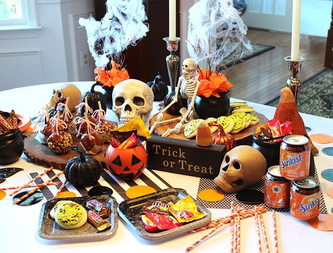 5 Tips for Hosting a Halloween Party on a Budget - The Suburban Soapbox