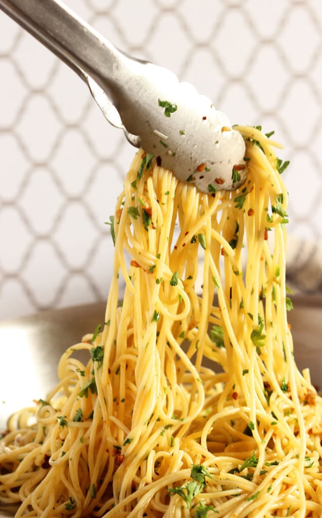 Spaghetti Aglio e Olio | TheSuburbanSoapbox.com