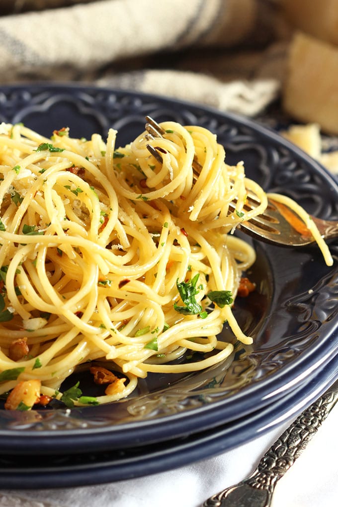 Spaghetti Aglio e Olio | TheSuburbanSoapbox.com
