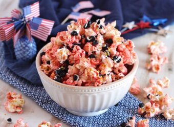 White Chocolate Strawberry Popcorn with Blueberries (Red White and Blue Popcorn Mix)
