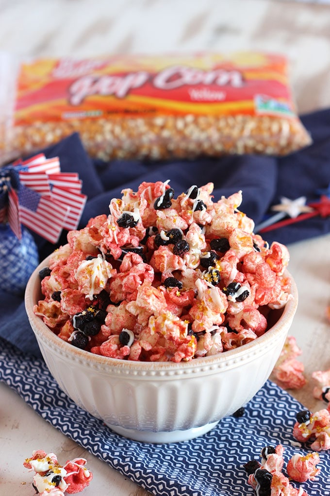 White Chocolate Strawberry Popcorn with Blueberries (Red White and Blue Popcorn Mix) | TheSuburbanSoapbox.com