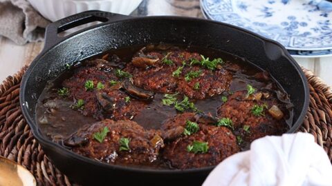 https://thesuburbansoapbox.com/wp-content/uploads/2016/04/Salisbury-Steak-1-480x270.jpg