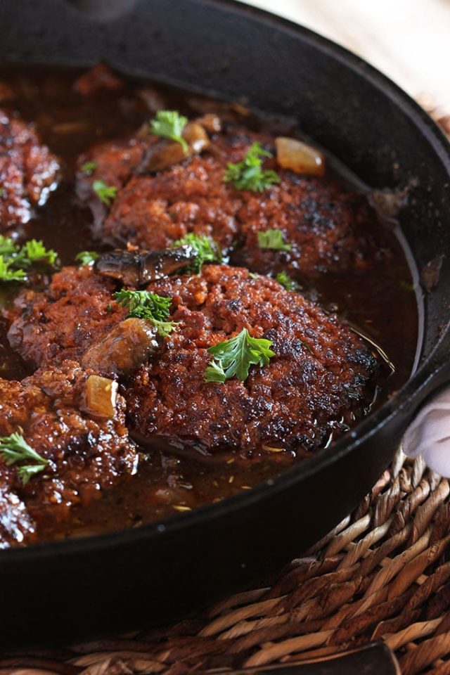 The Very Best Salisbury Steak Recipe // Video - The Suburban Soapbox