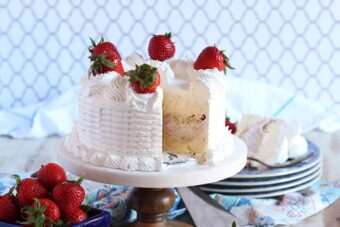 Easy Strawberry Ice Cream Cake