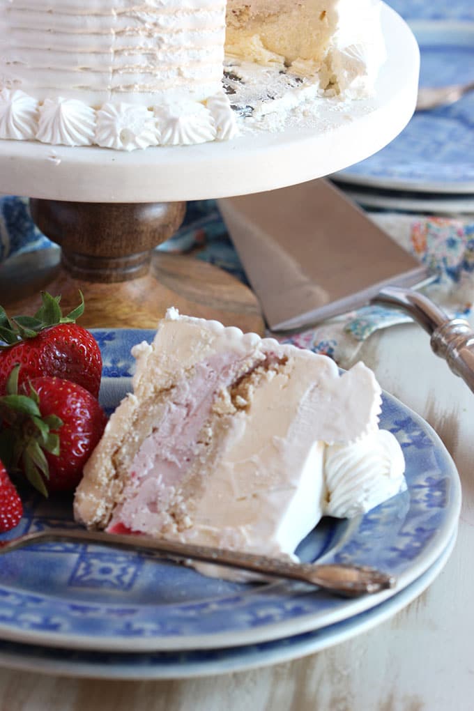 Easy Strawberry Ice Cream Cake | TheSuburbanSoapbox.com #SoHoppinGood