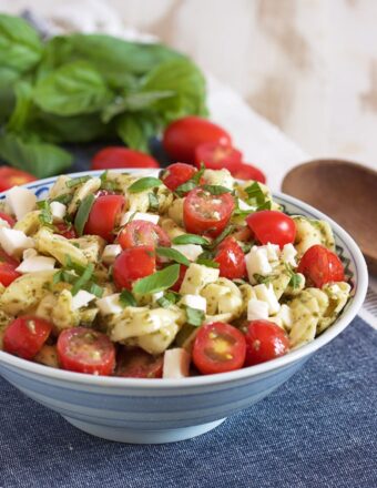 Easy Caprese Tortellini Salad | TheSuburbanSoapbox.com
