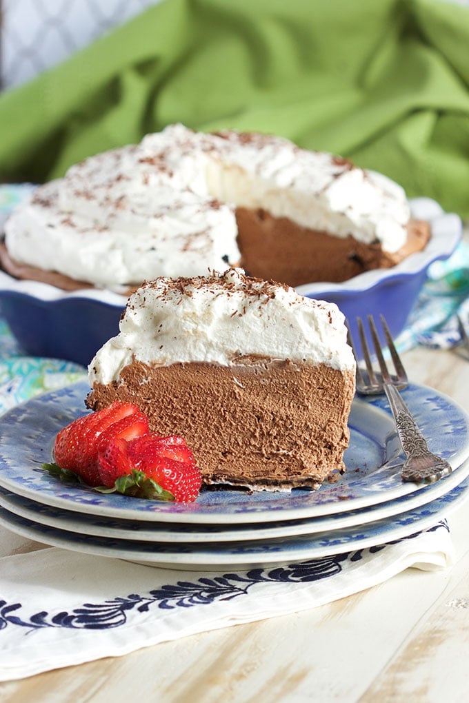 Rich, creamy, chocolate No Bake Chocolate Mousse Pie is the perfect summer dessert from TheSuburbanSoapbox.com