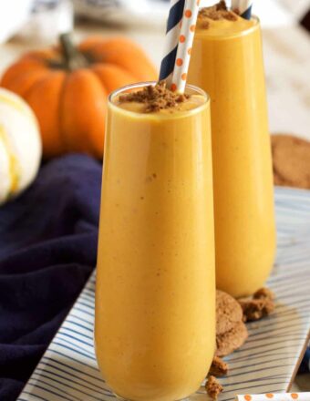Rich, creamy and ready in 1 minute, this Pumpkin Pie Smoothie recipe is simply perfect. TheSuburbanSoapbox.com