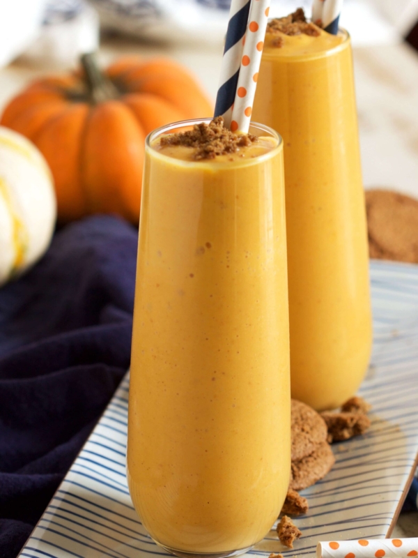 Rich, creamy and ready in 1 minute, this Pumpkin Pie Smoothie recipe is simply perfect. TheSuburbanSoapbox.com