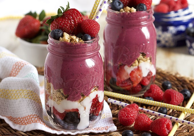 Berry yoghurt jar