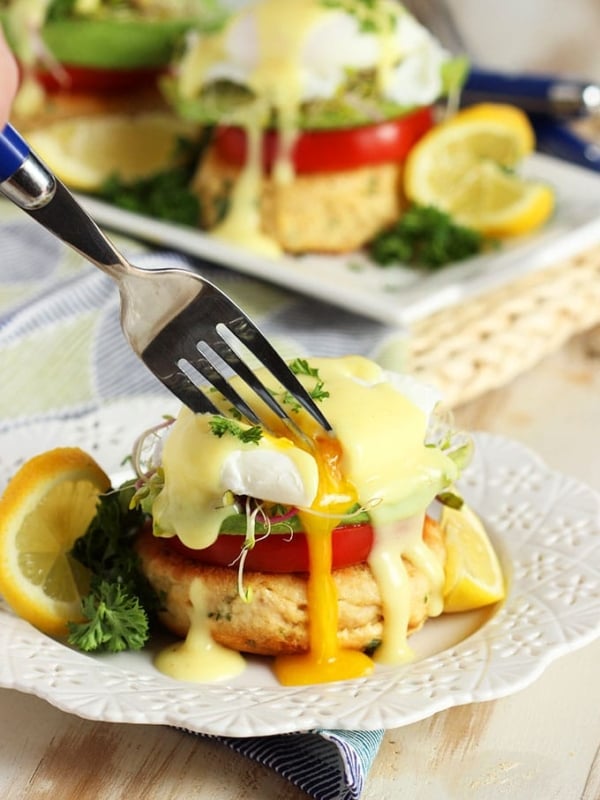 Easy to make, healthy and filling, these California Style Tuna Eggs Benedict recipe are perfect for any occasion. Make a great breakfast for dinner, too! | TheSuburbanSoapbox.com