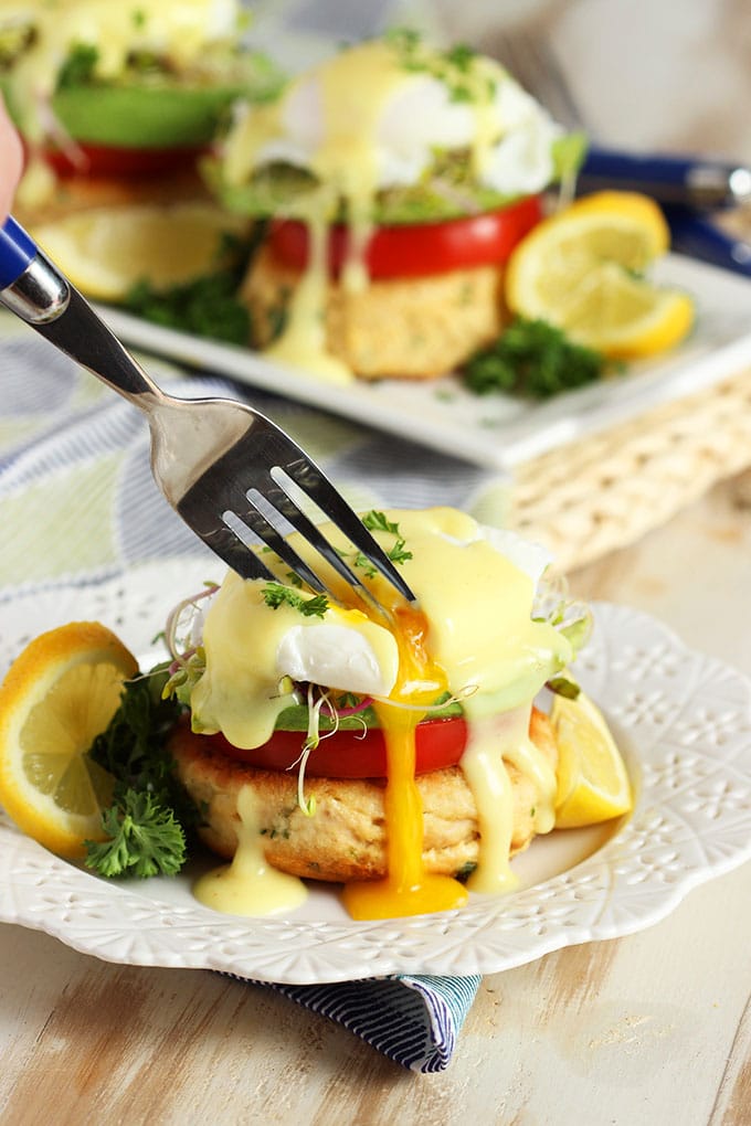 Easy to make, healthy and filling, these California Style Tuna Eggs Benedict recipe are perfect for any occasion. Make a great breakfast for dinner, too! | TheSuburbanSoapbox.com