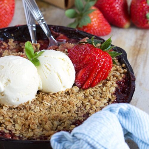 Strawberry Rhubarb Crisp Recipe - The Suburban Soapbox