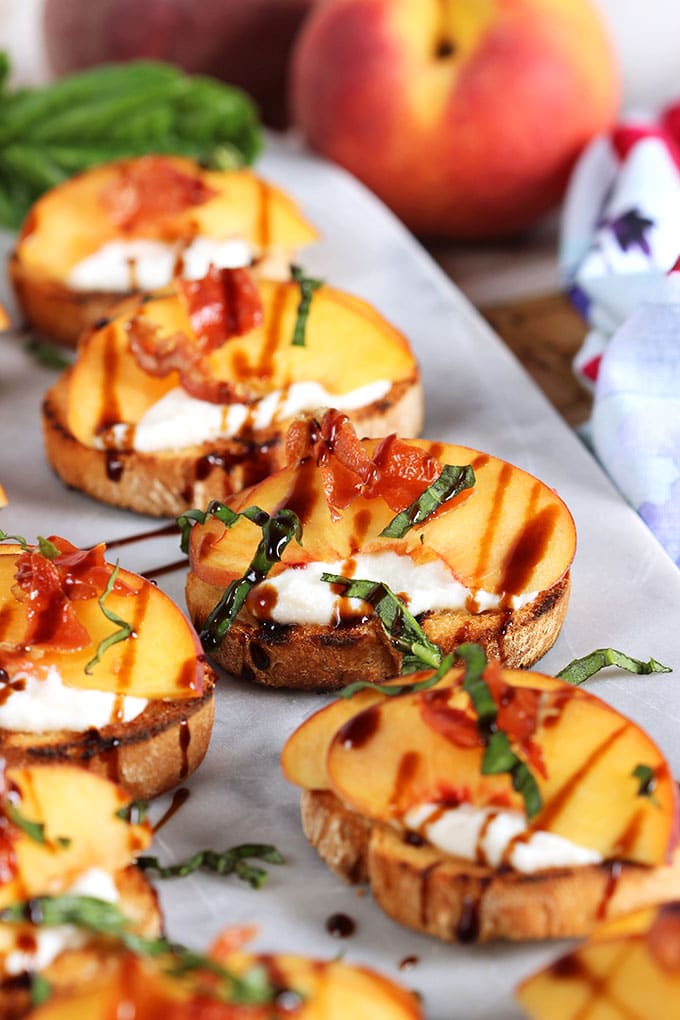 Super easy summer appetizer, Honey Ricotta Peach Crostini with Crispy Pancetta is totally perfect for parties. Quick and easy! | TheSuburbanSoapbox.com