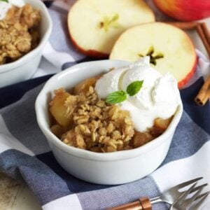 Easy Slow Cooker Apple Crisp Recipe | TheSuburbanSoapbox.com