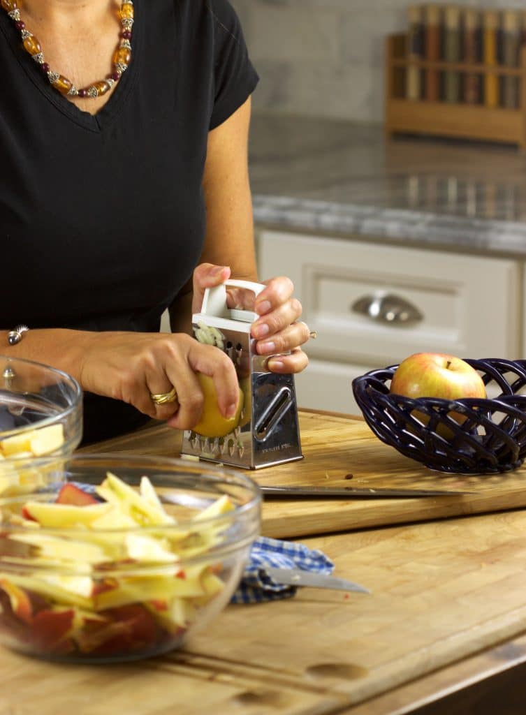 Easy Slow cooker apple Crisp Recipe | TheSuburbanSoapbox.com