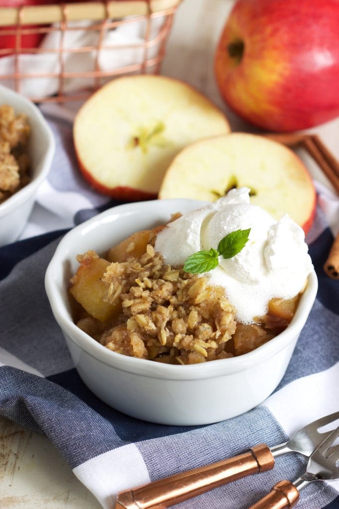 Easy Slow cooker apple Crisp Recipe | TheSuburbanSoapbox.com