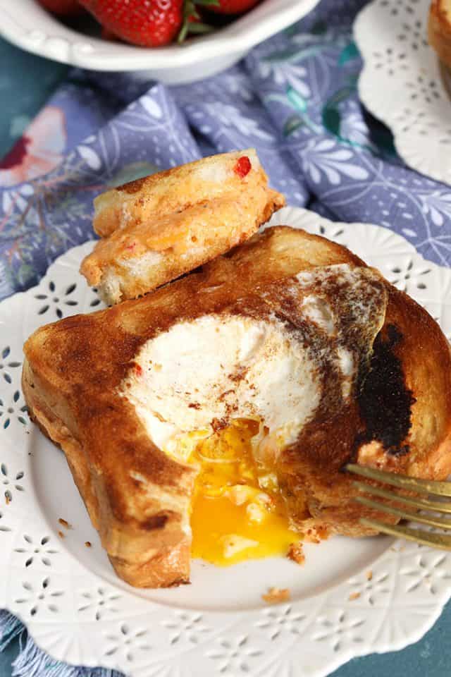 Egg In A Hole Pimento Grilled Cheese Sandwich - The Suburban Soapbox