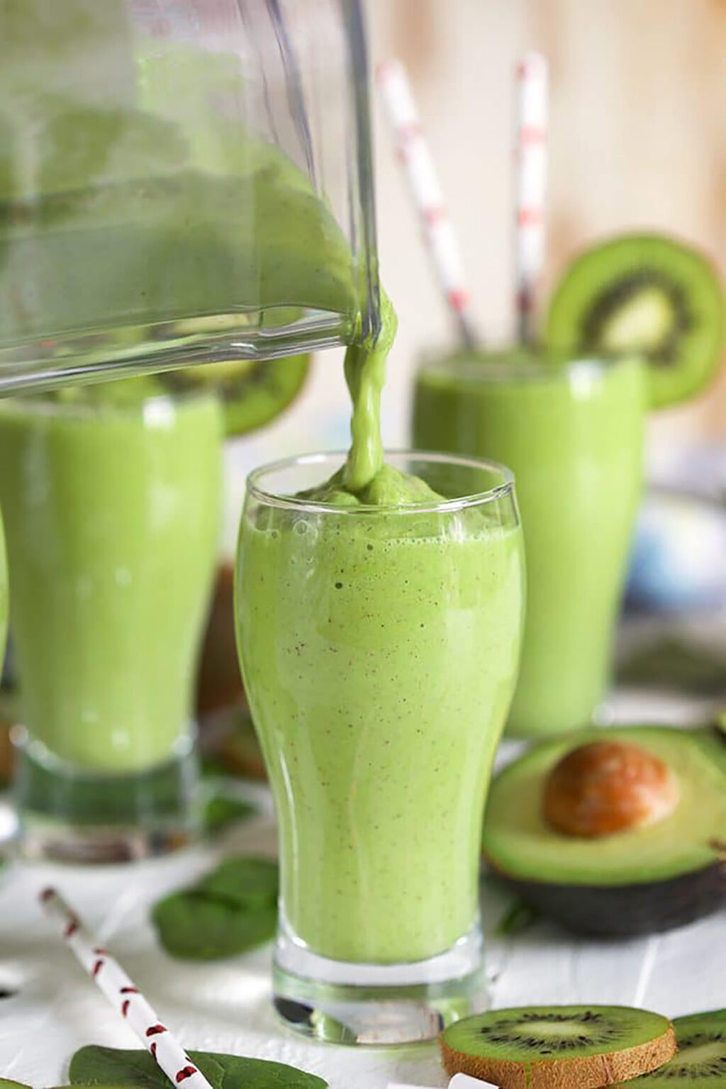 Kiwi Pineapple Spinach Smoothie - The Suburban Soapbox