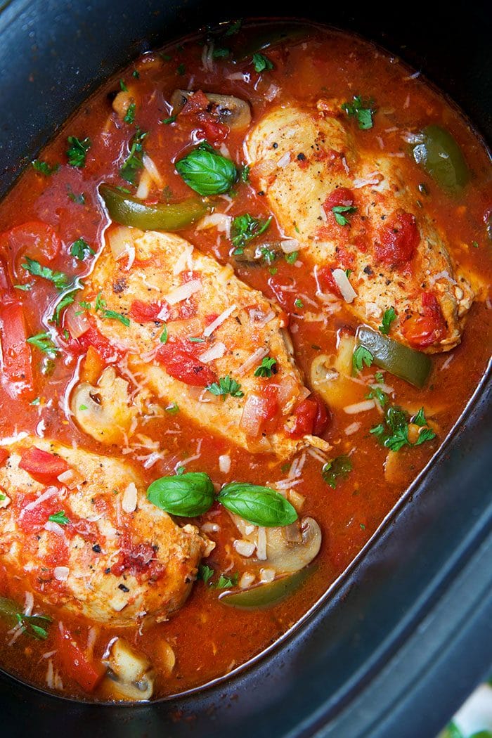 Finished chicken cacciatore in slow cooker.