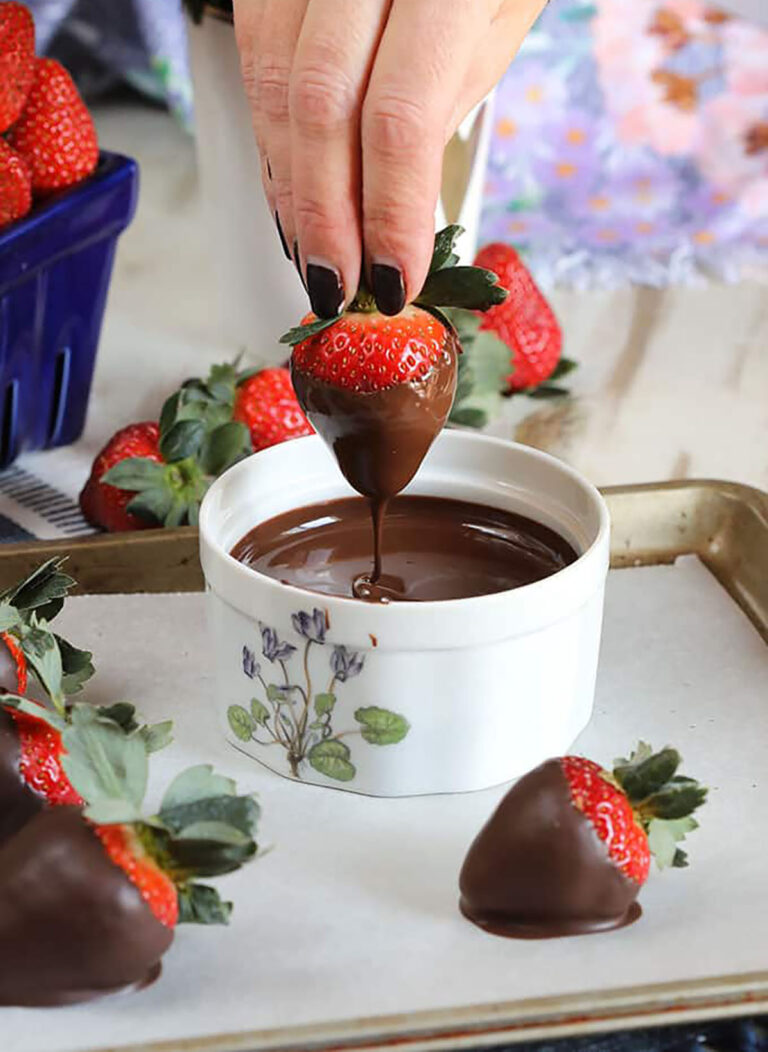 How to Make Chocolate Covered Strawberries - The Suburban Soapbox