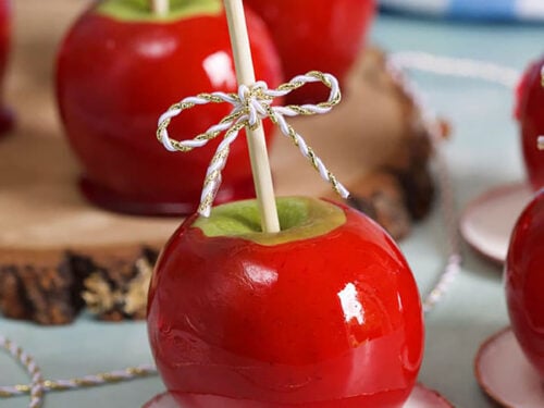 https://thesuburbansoapbox.com/wp-content/uploads/2020/09/Easy-Candy-Apples-2-500x375.jpg