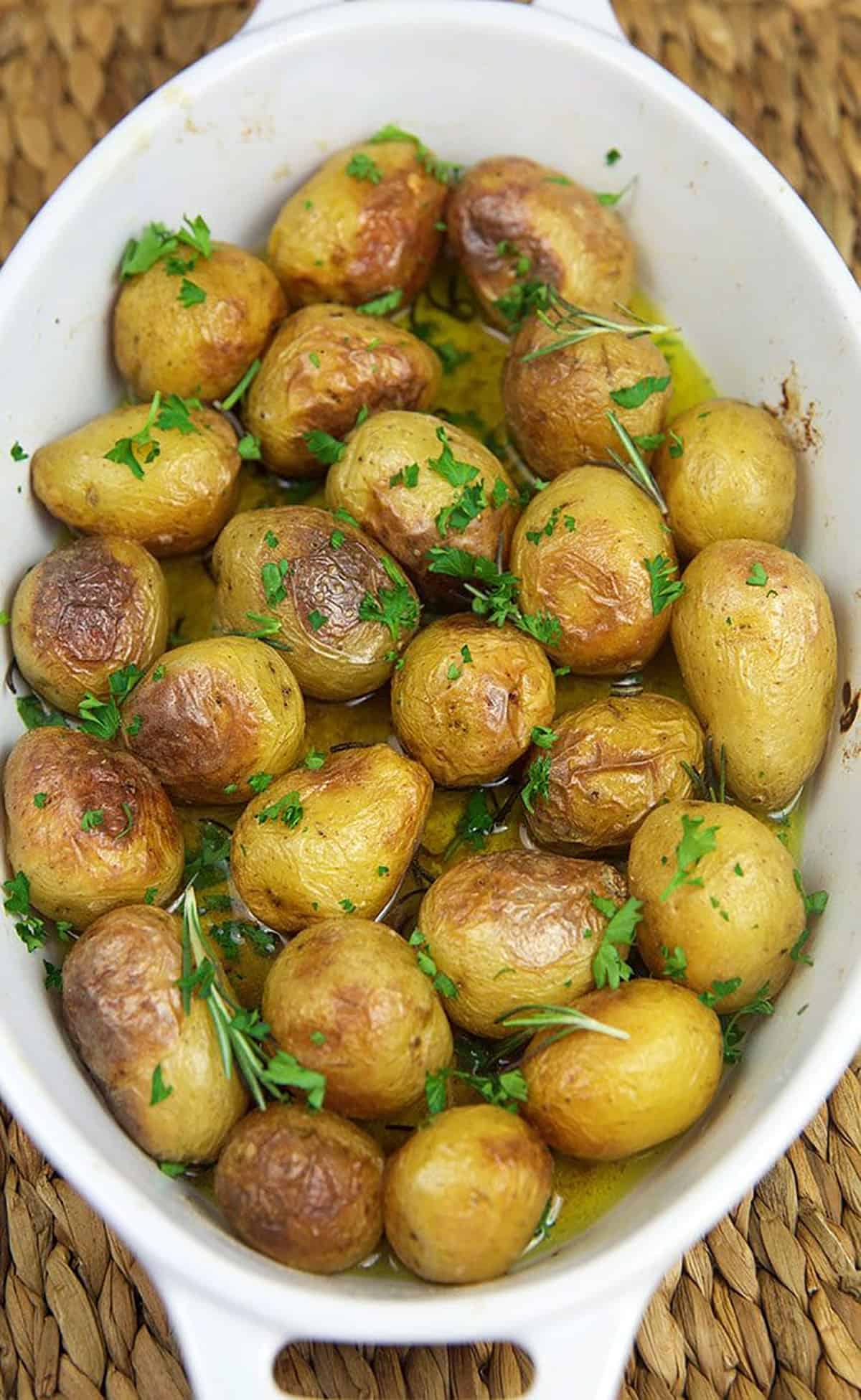 https://thesuburbansoapbox.com/wp-content/uploads/2021/12/Roast-Potatoes-4.jpg