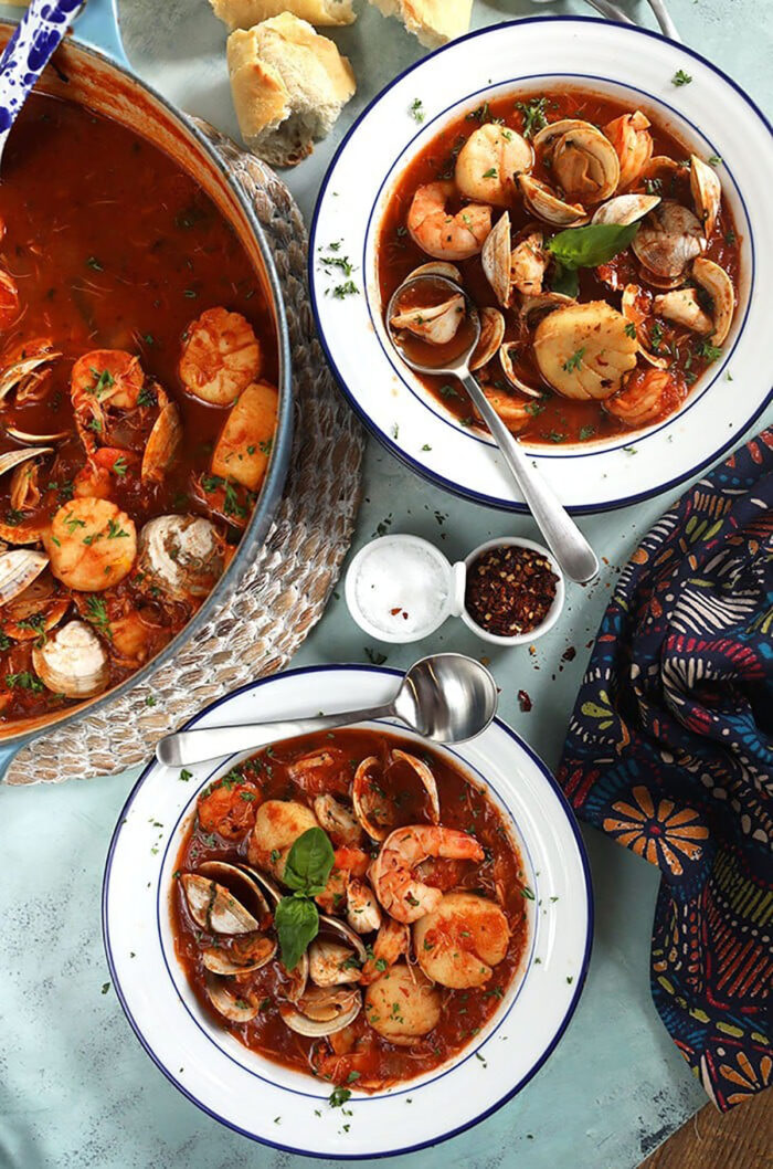 Easy Cioppino Seafood Stew - The Suburban Soapbox