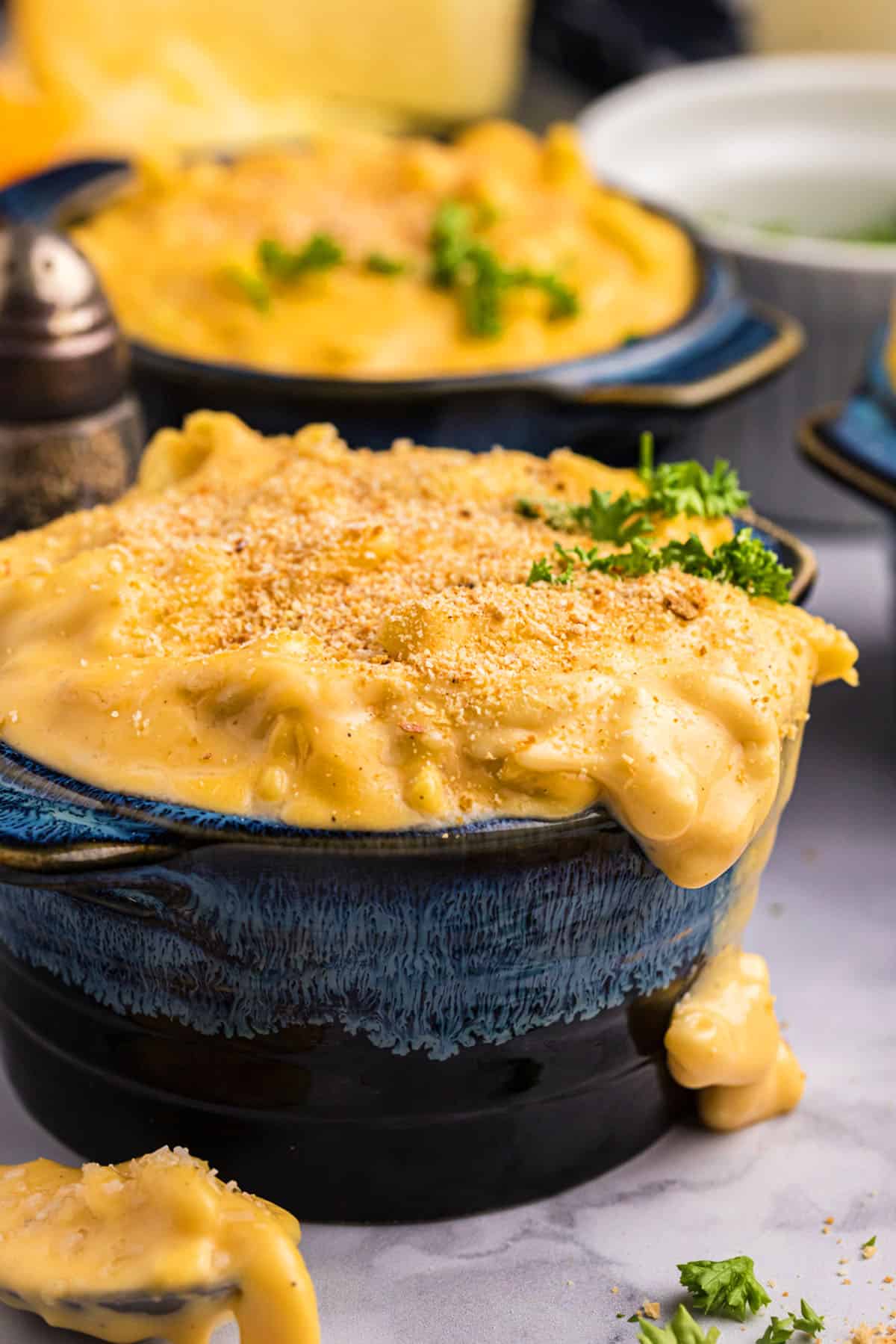 A bowl is filled with gooey mac and cheese. 
