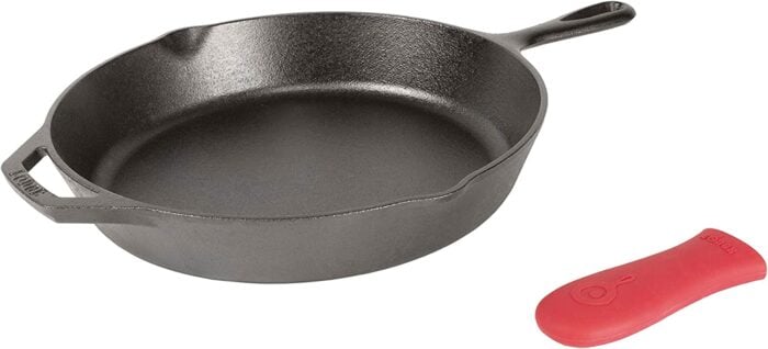 cast iron skillet with silicon handle sleeve