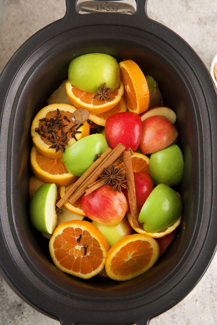 Ingredients for apple cider in slow cooker