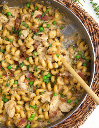 A skillet is filled with chicken bacon ranch pasta.