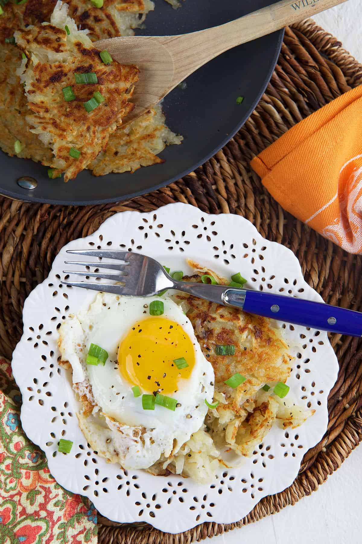 A fried egg sits atop a serving of hash browns. 