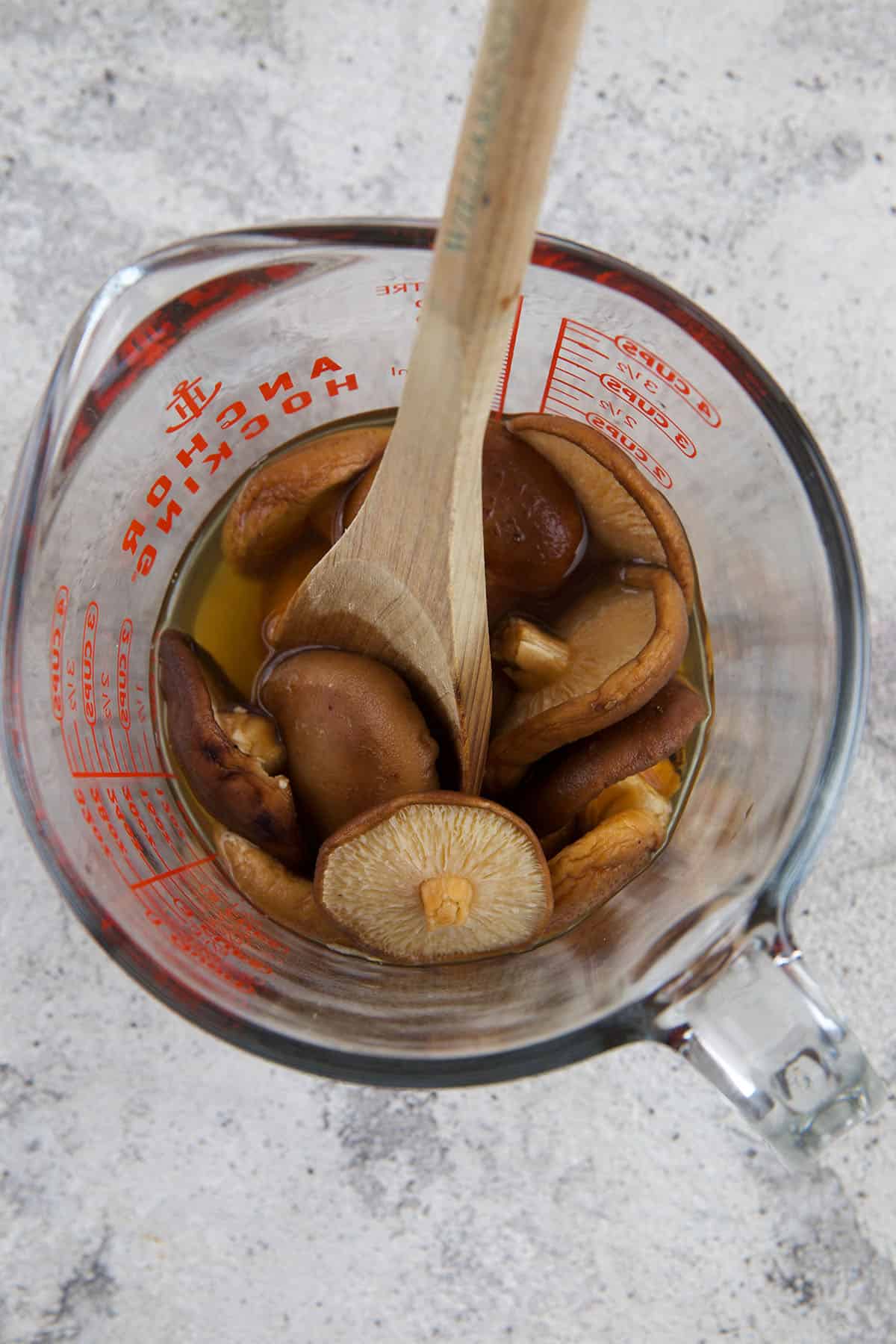 Dried mushrooms are soaking in water. 