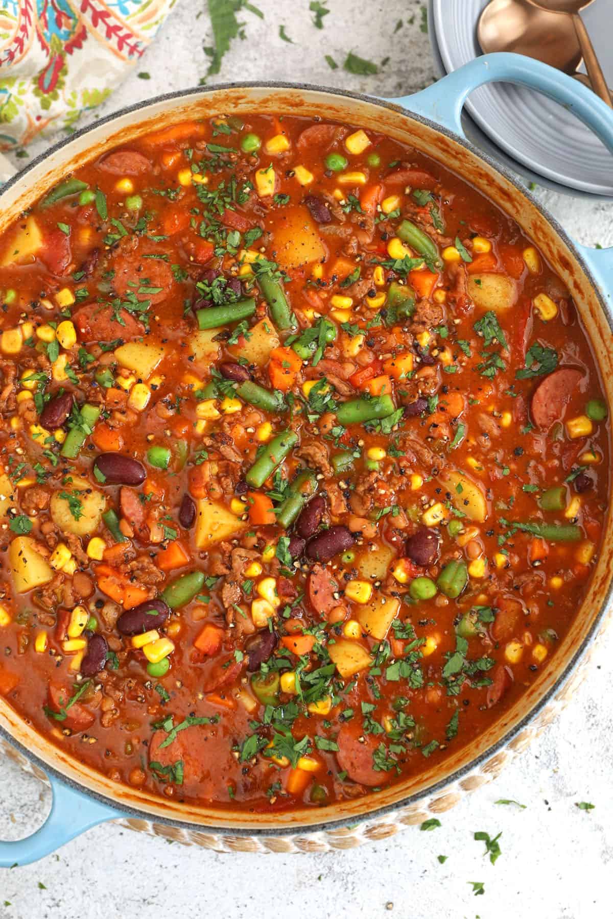 Finished cowboy stew in Dutch oven