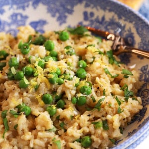 Garlic Parmesan risotto with peas in bowl