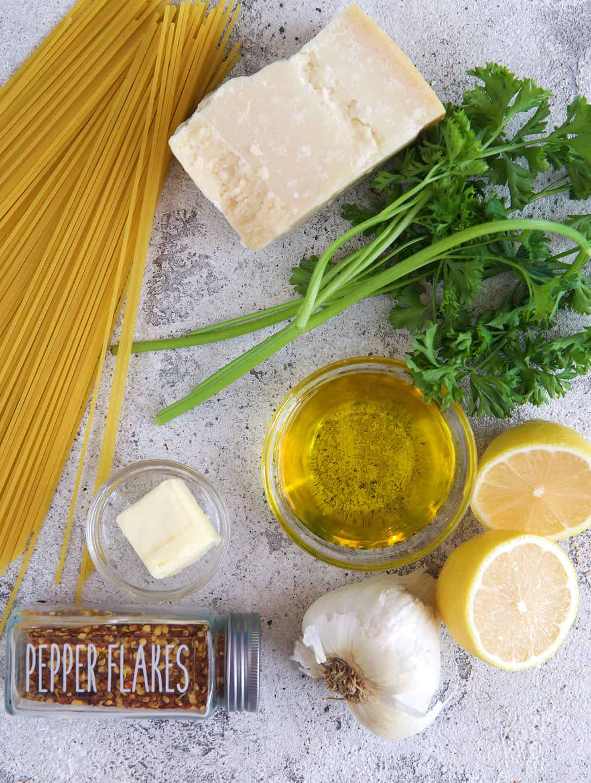 Ingredients for spaghetti aglio e olio