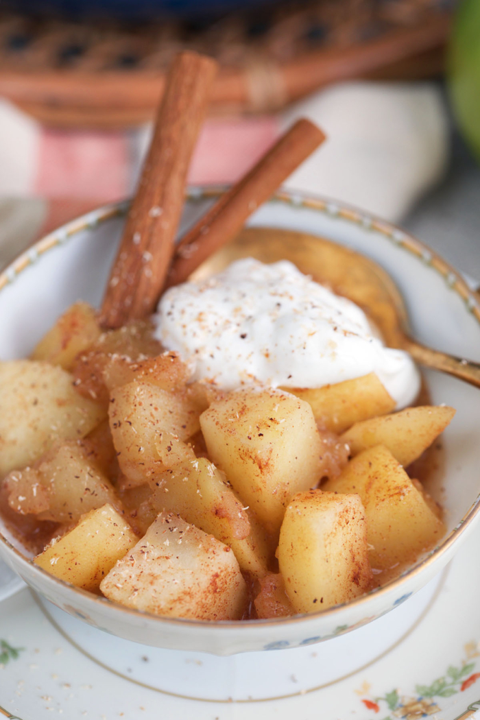 Old-Fashioned Stewed Apples Recipe – Cozy Side Dish or Dessert Topping