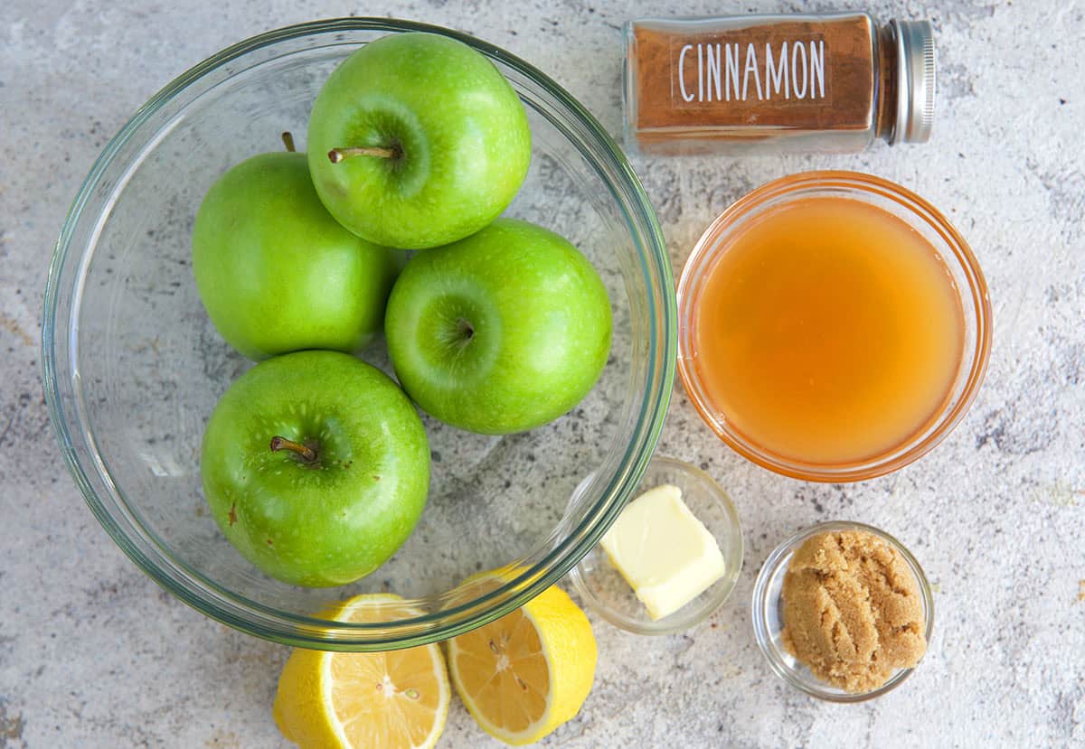 Ingredients for stewed apples