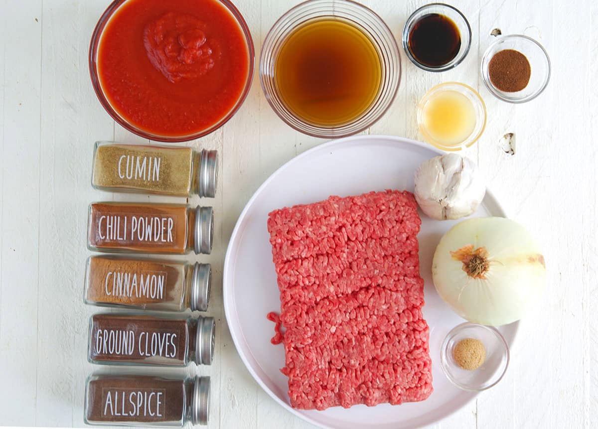Ingredients for Cincinnati Chili, ground beef, spices, tomato sauce, Apple cider vinegar